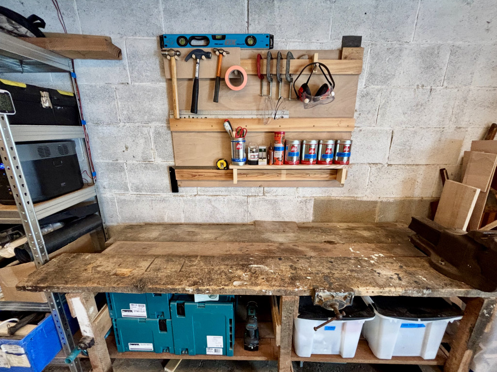 A tidy workbench